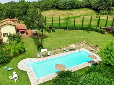Villa for 14 people with private pool on border of Umbria and Tuscany