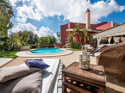 Villa sleeping 8 on the west coast of Sicily with private pool