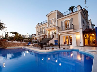 Luxury villa for 12 people in Sorrento town, with private swimming pool