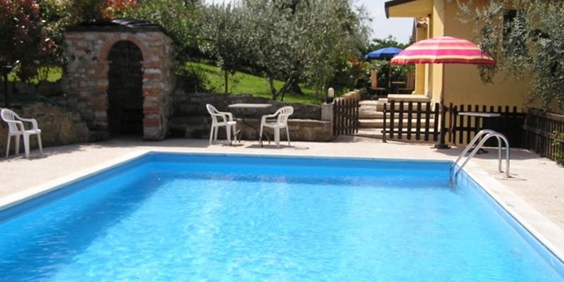 Rustic villa in Umbria with private pool only 500m from Lake Trasimeno suitable for small families looking for a relaxing holiday