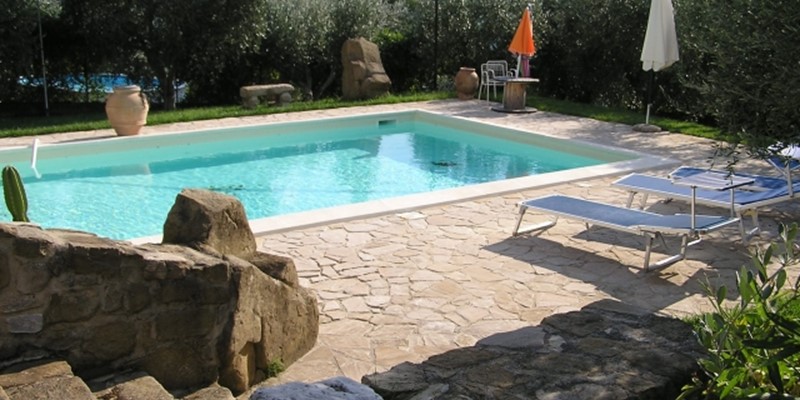 Traditional Villa With Swimming Pool & Gardens To Rent In Umbria, Italy 2023