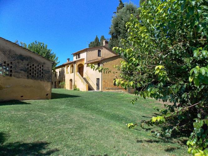 Tuscany villa with pool