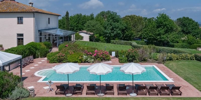Large villa for 18 people suitable for wedding ceremonies in Tuscany