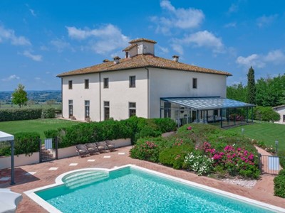 Large villa for 18 people suitable for wedding ceremonies in Tuscany