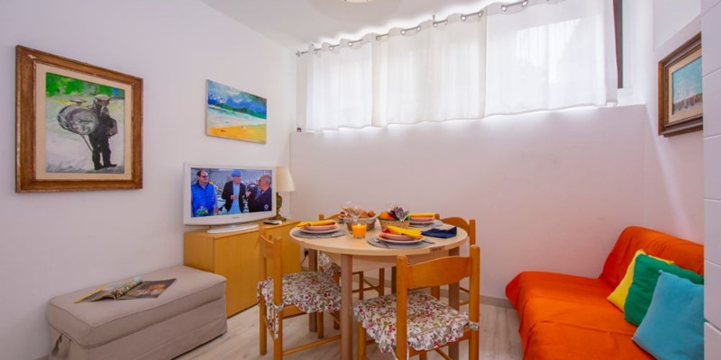 2 bedroomed apartment for 5 people in central Alassio