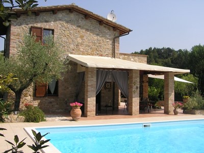 Gorgeous Umbrian stone house for small families