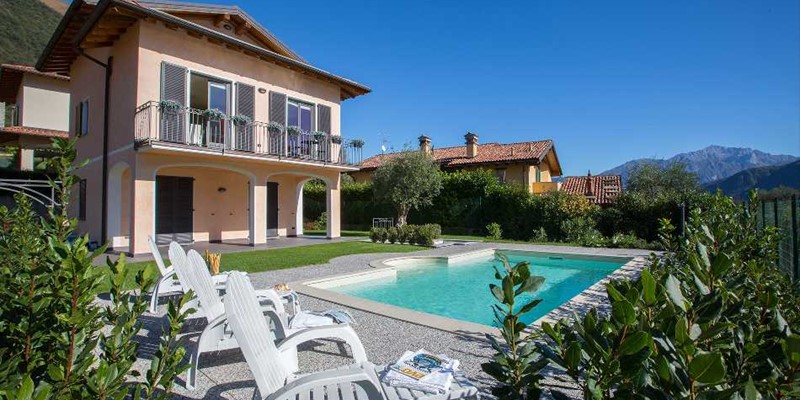 Lake Como villa with private pool