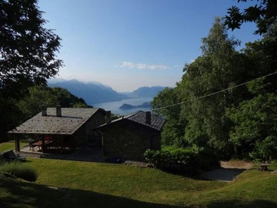 House with great Lake Como views and swimming pool