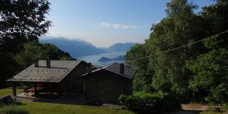 House with great Lake Como views and swimming pool
