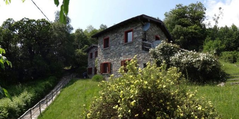 House with great Lake Como views and swimming pool