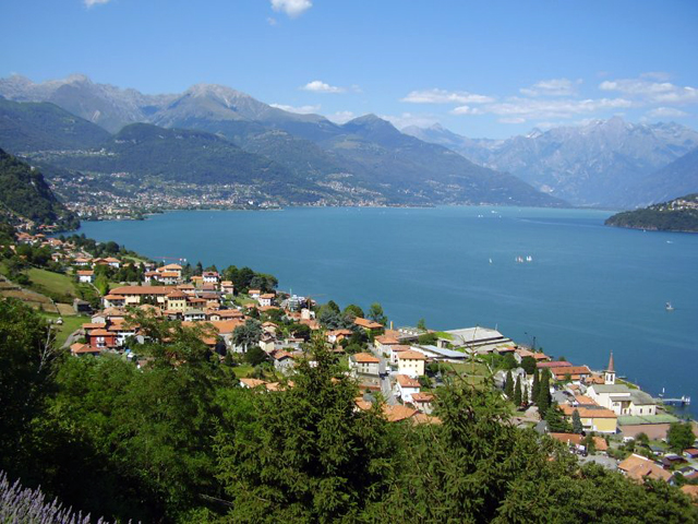 Apartment with wonderful panoramic terrace views of Lake Como