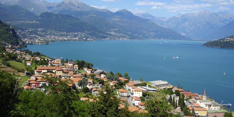 Apartment with wonderful panoramic terrace views of Lake Como