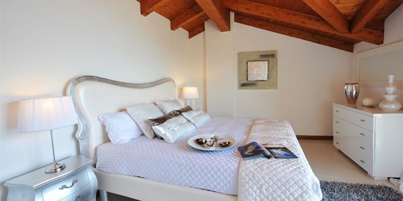 Apartment with wonderful panoramic terrace views of Lake Como