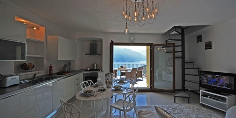 Apartment with wonderful panoramic terrace views of Lake Como