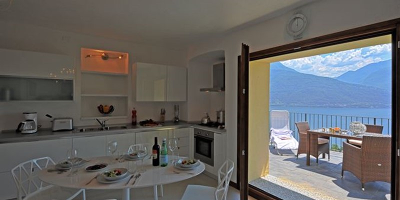 Apartment with wonderful panoramic terrace views of Lake Como