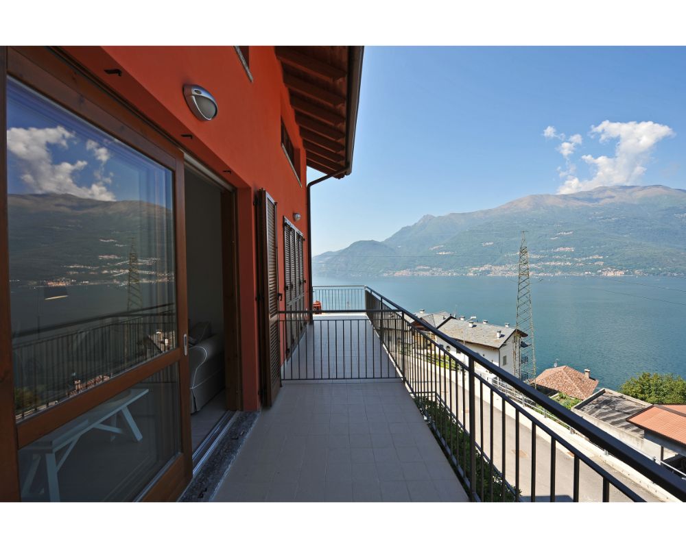 Apartment for 4 people near Bellano & has shared swimming pool