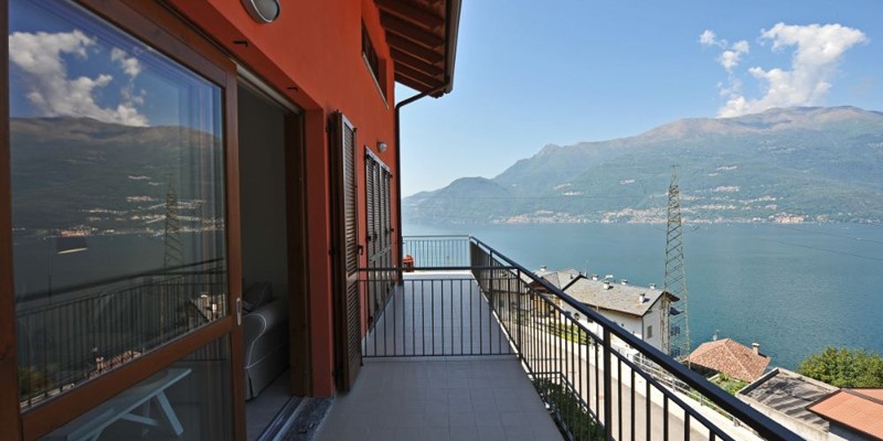Apartment for 4 people near Bellano & has shared swimming pool