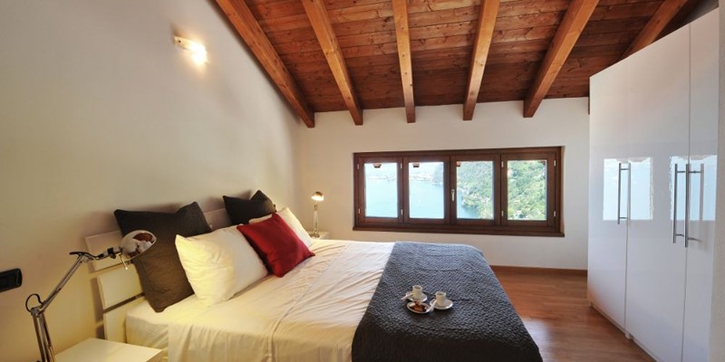 Apartment for 4 people near Bellano & has shared swimming pool