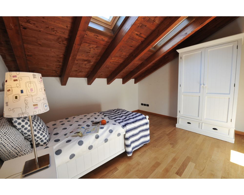 Apartment for 4 people near Bellano & has shared swimming pool