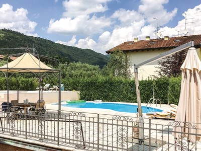 Lake Garda villa with pool