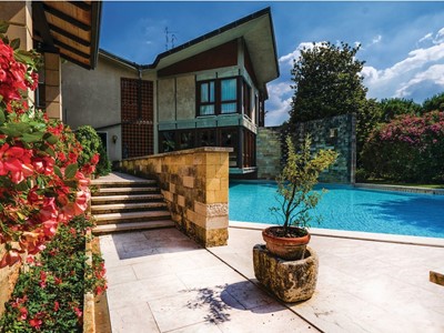 Lake Garda villa with private pool