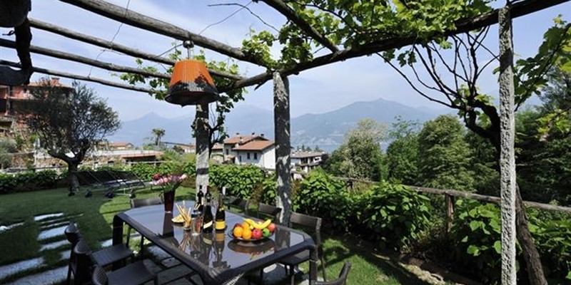 Luxury apartment for 6 people near Menaggio with swimming pool
