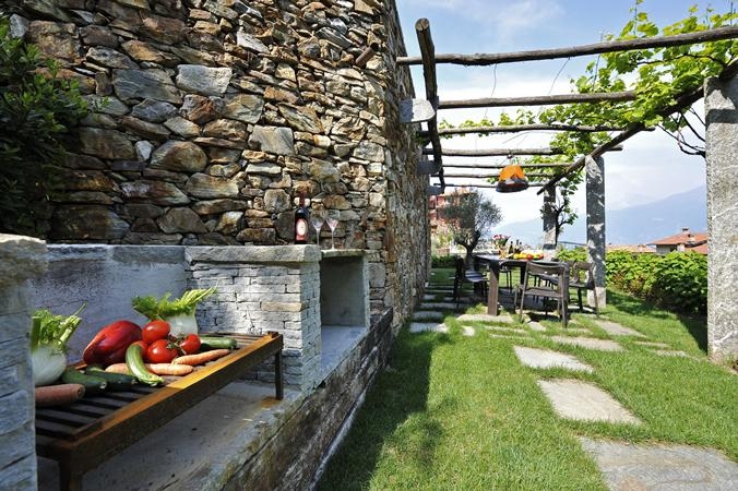 Luxury apartment for 6 people near Menaggio with swimming pool