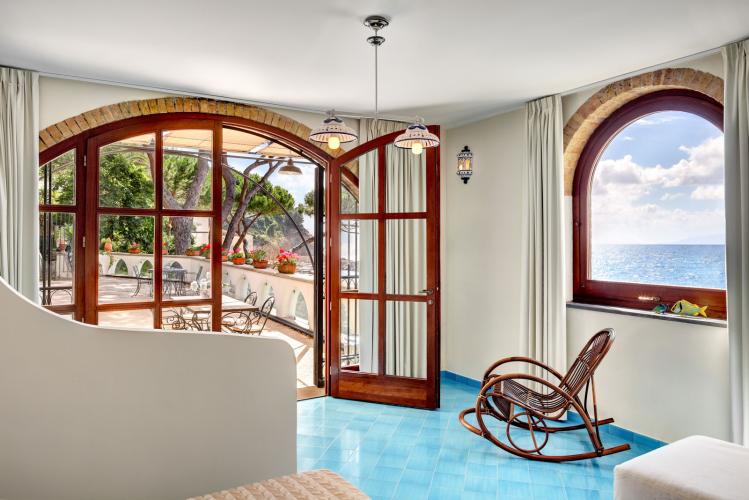 Apartment Lungomare | Romantic Apartment On The Sea Front To Rent In Sorrento, Italy 2022/2023