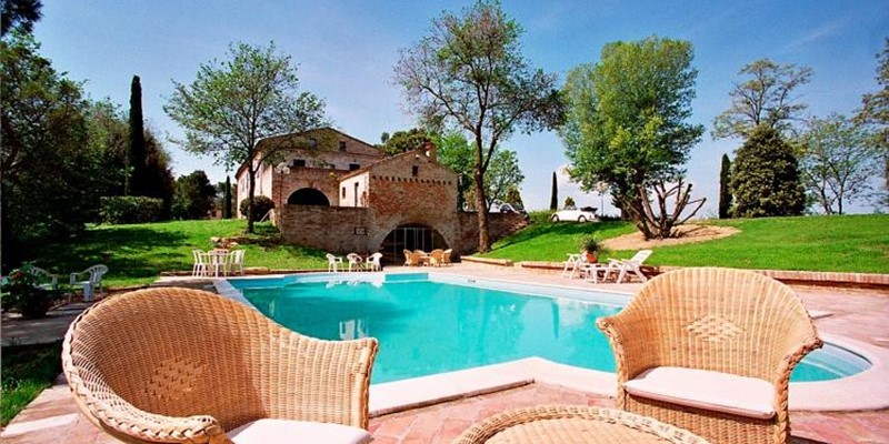 Le Marche villa with pool