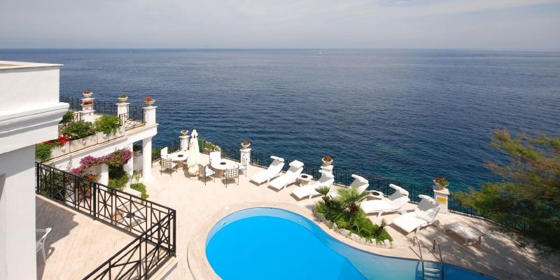 Luxury 7 bedroomed villa with direct sea access on the island of Ischia