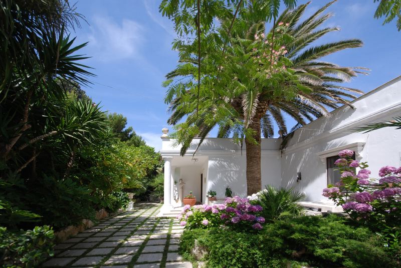 Luxury 7 bedroomed villa with direct sea access on the island of Ischia
