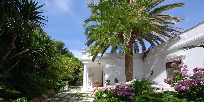 Luxury 7 bedroomed villa with direct sea access on the island of Ischia