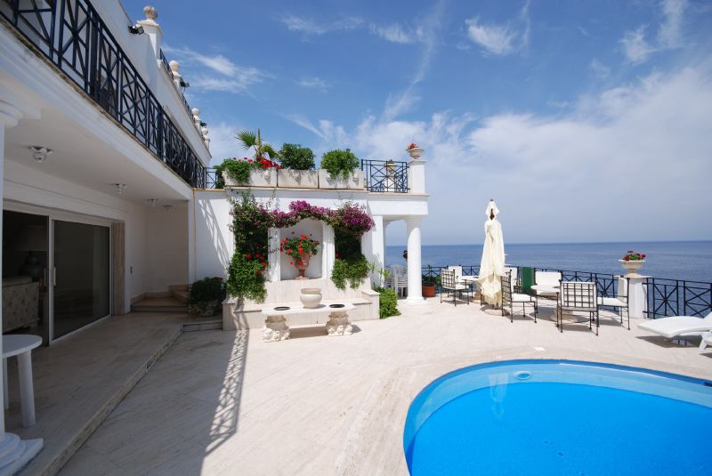 Luxury 7 bedroomed villa with direct sea access on the island of Ischia