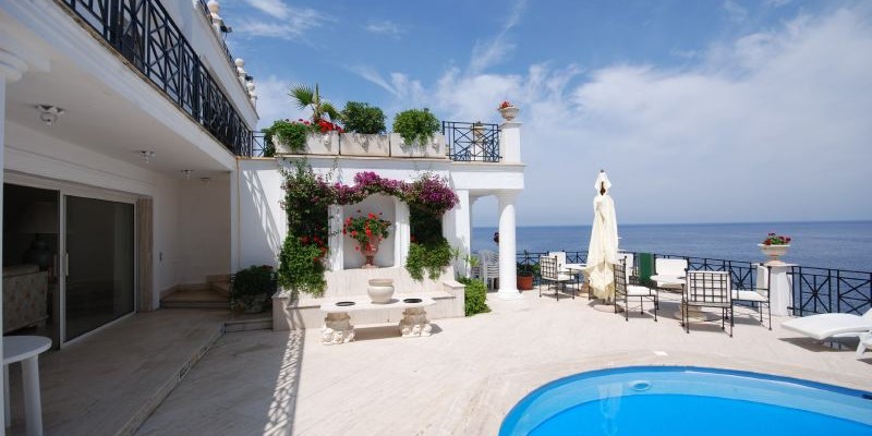 Luxury 7 bedroomed villa with direct sea access on the island of Ischia