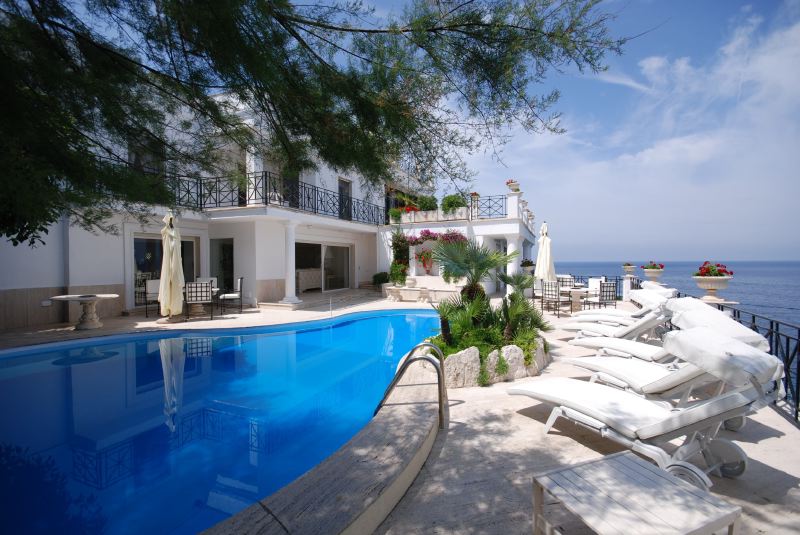 Luxury 7 bedroomed villa with direct sea access on the island of Ischia