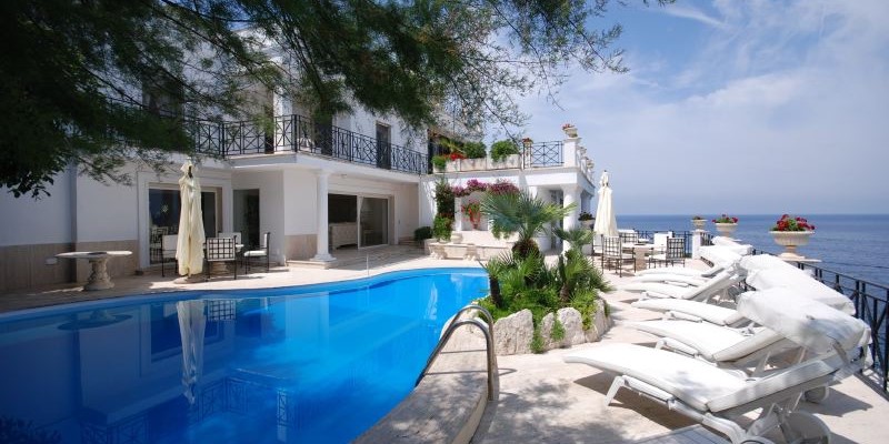 Luxury 7 bedroomed villa with direct sea access on the island of Ischia