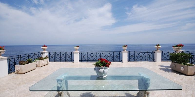Luxury 7 bedroomed villa with direct sea access on the island of Ischia