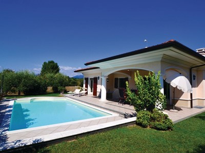 Lake Garda villa with private pool