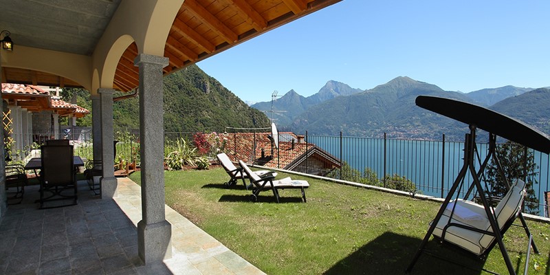 Villa for 8 people with swimming pool & great views of Lake Como
