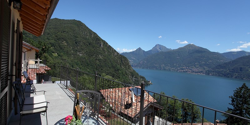 Villa for 8 people with swimming pool & great views of Lake Como