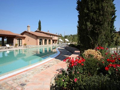 Large villa for 22 people with private swimming pool in central Tuscany