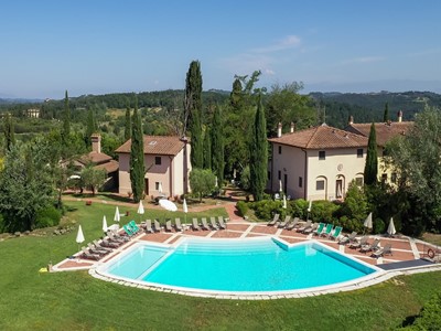 Large villa for 29 people in Tuscany with private swimming pool
