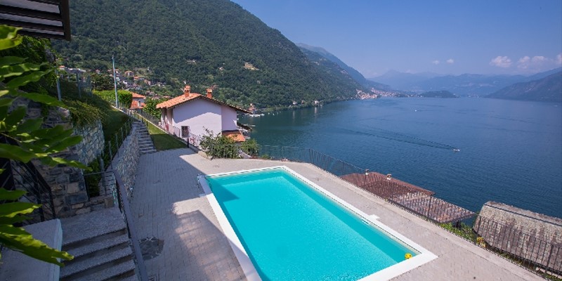 Lake Como view apartment for 4 people with shared swimming pool