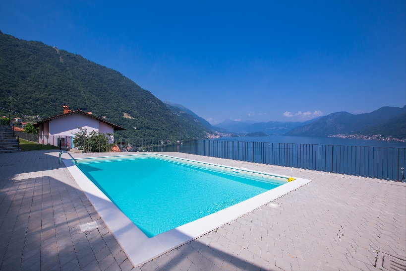 Lake Como view apartment for 4 people with shared swimming pool