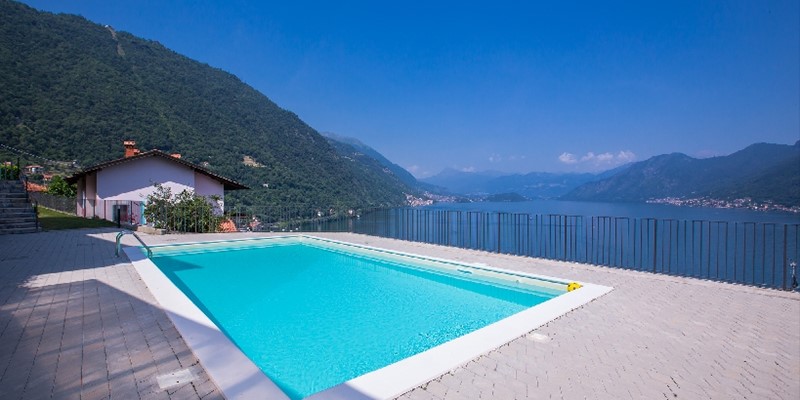 Lake Como view apartment for 4 people with shared swimming pool