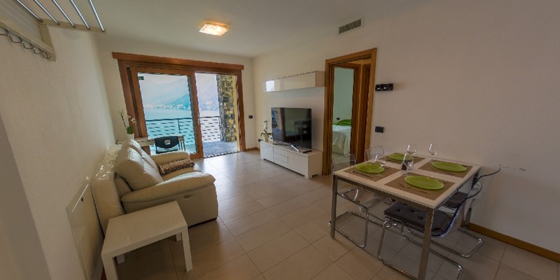 Lake Como view apartment for 4 people with shared swimming pool