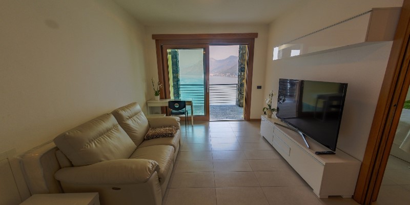 Lake Como view apartment for 4 people with shared swimming pool