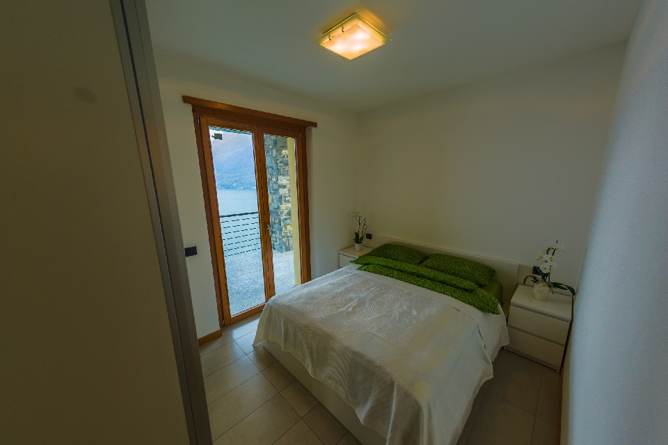 Lake Como view apartment for 4 people with shared swimming pool