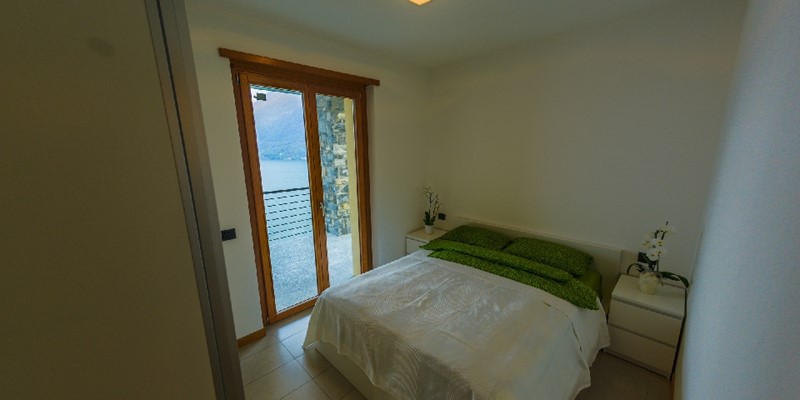 Lake Como view apartment for 4 people with shared swimming pool