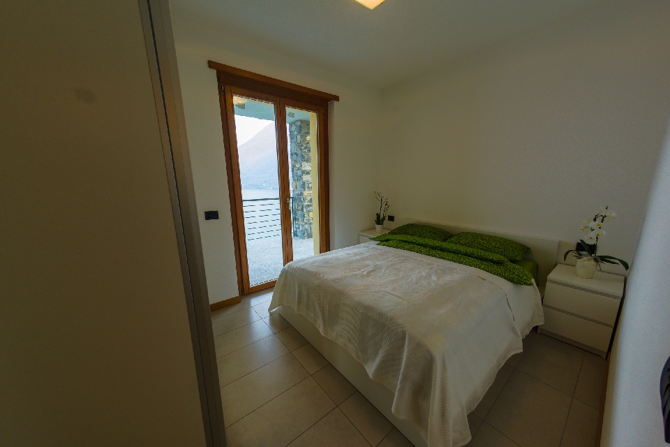 Lake Como view apartment for 4 people with shared swimming pool